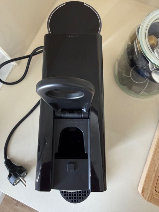Máquina café Nespresso Essenza Mini