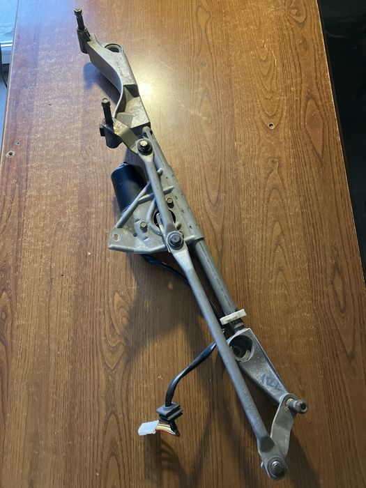 Mercedes-Benz C200 W203 - mechanizm silniczek wycieraczek przód