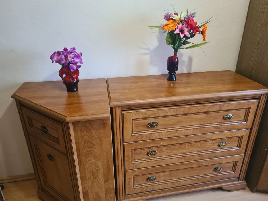 Komoda narożna z szufladami