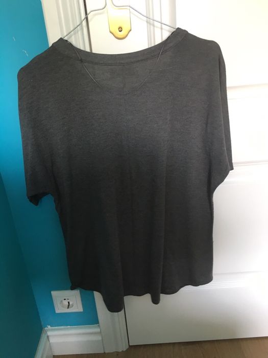 T-shirt PULL & BEAR tamanho M castanha com cornucópias