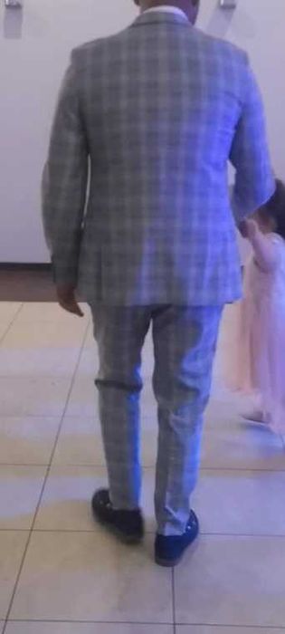 Szary garnitur w kratę Reserved