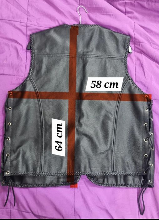 Colete cabedal novo com mosquetões.