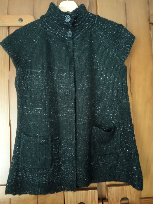 Casaco preto sem mangas