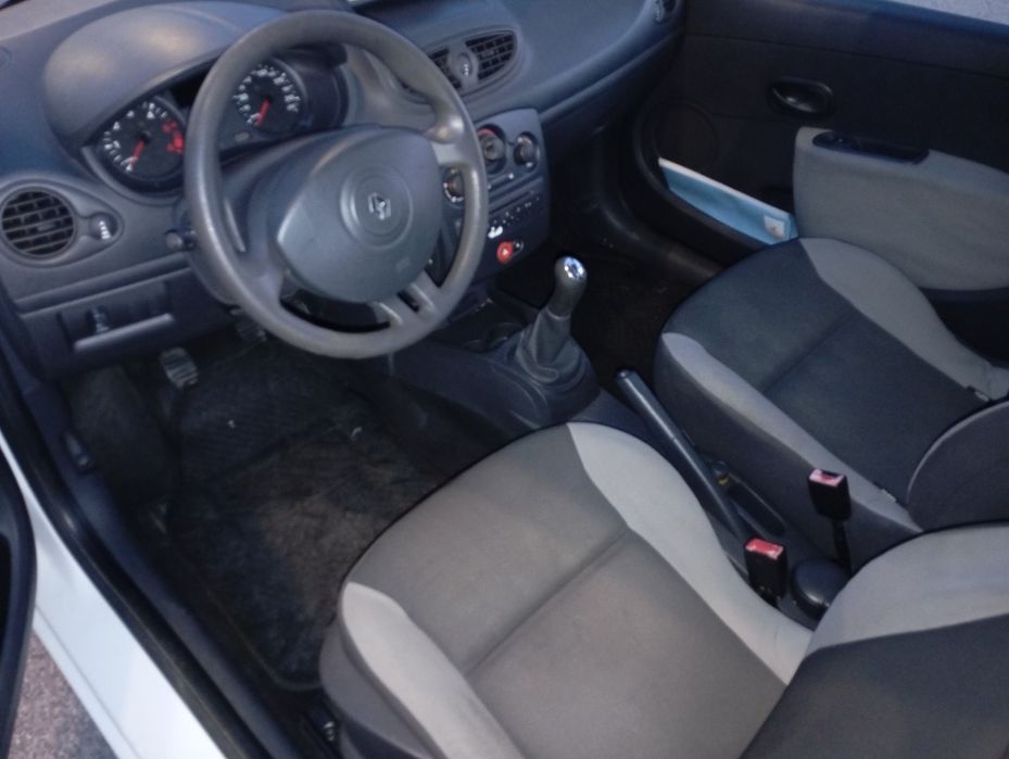 Renault Clio 1.5 DCI comercial 2010
