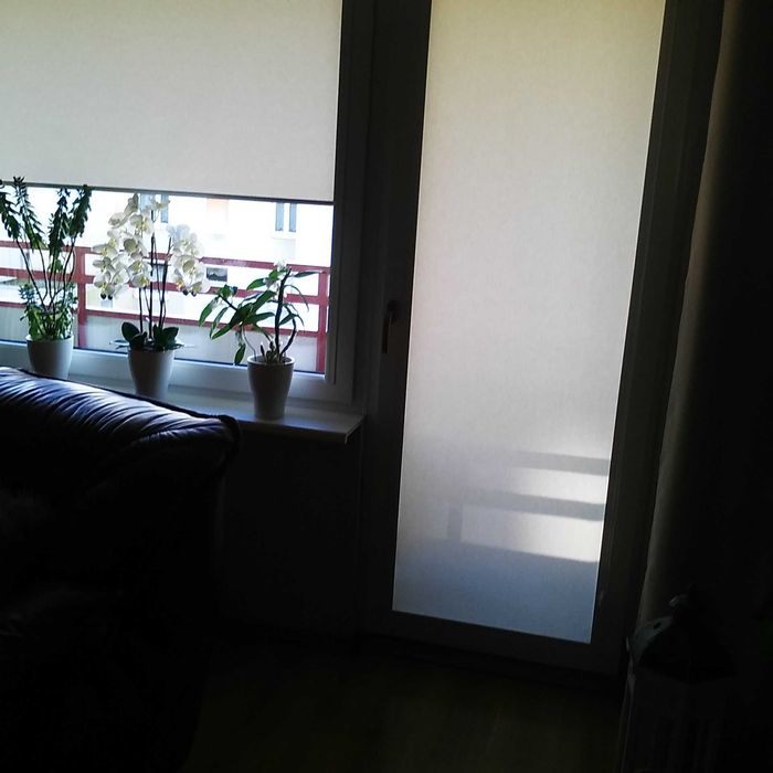 Rolety  na okno i drzwi balkonowe.