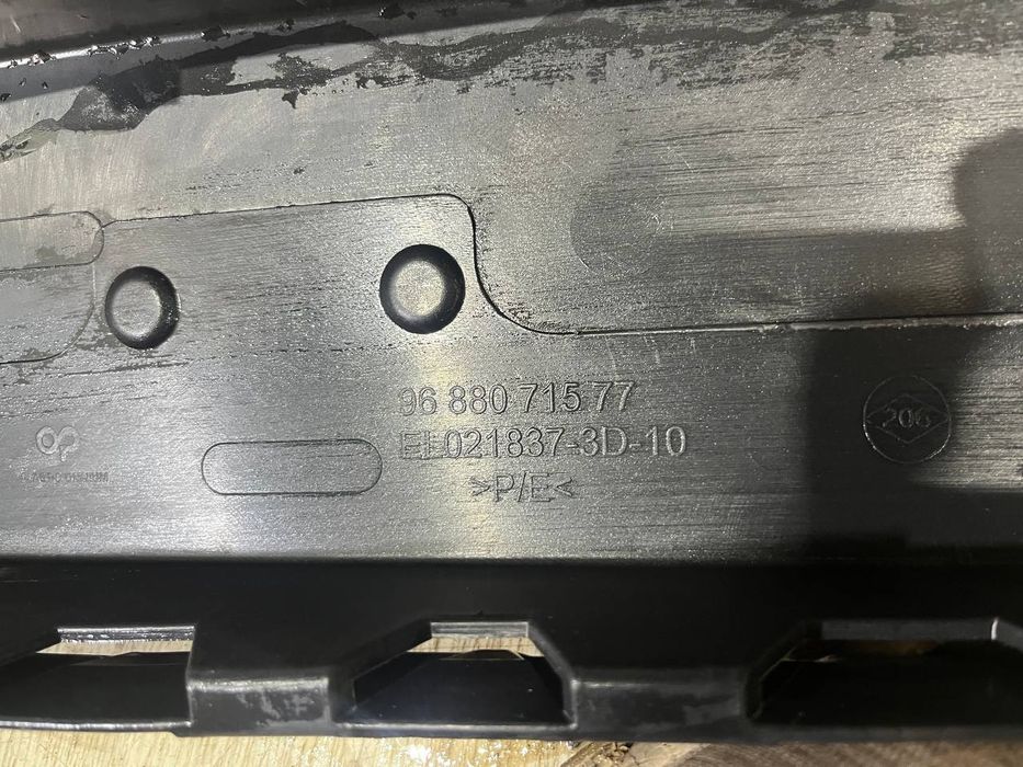 Бампер передний Peugeot 207/ ( 2009 2010 2011 2012 2013 2014 2015 г. )