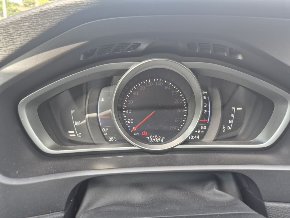 VOLVO V40 D2 R-DESIGN 2019