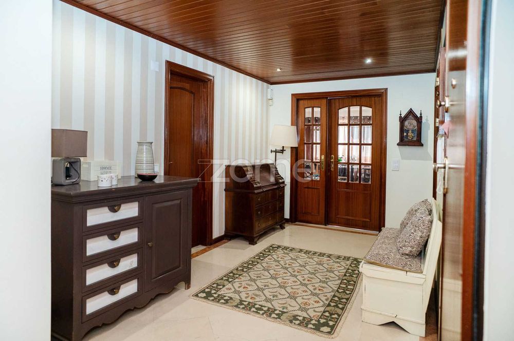 Apartamento T3 com parqueamento e arrecadação