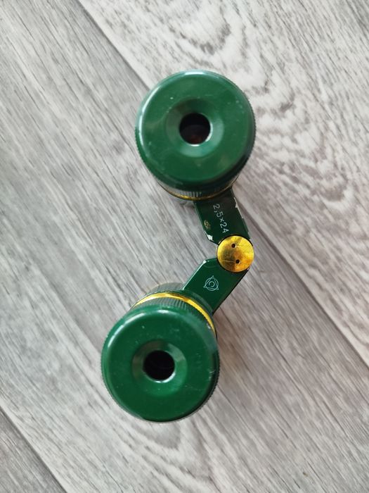 В продажу біноколь