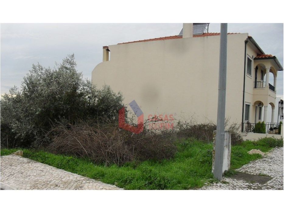 Terreno com 200 m2 , viabilidade de construção para 1 Moradia Isola...