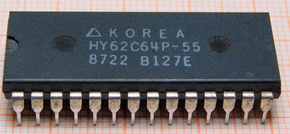 Układ pamięci SRAM HY62C64P 55 [069]