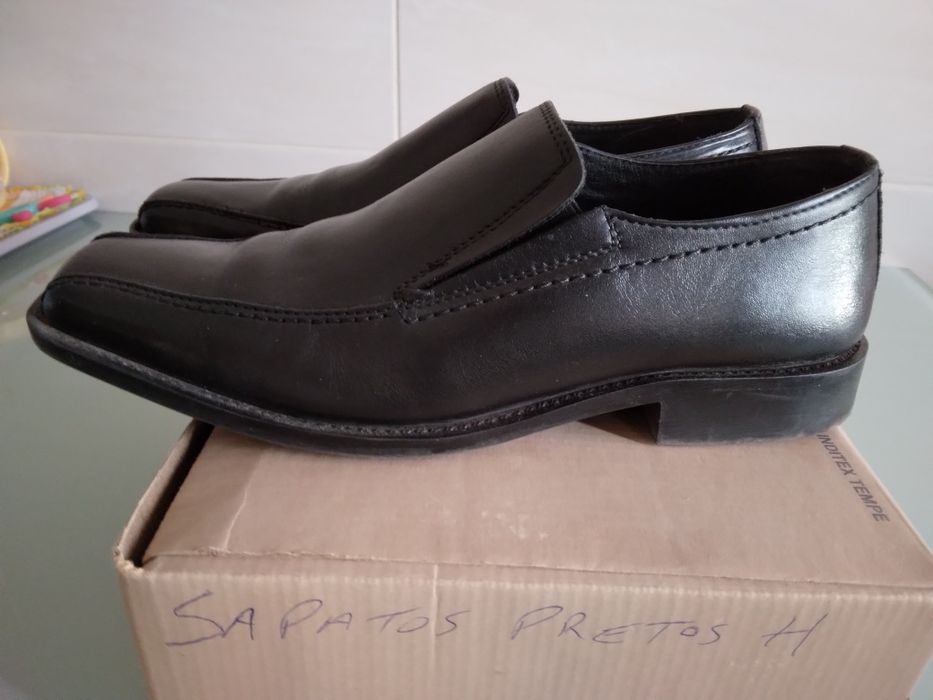 Sapatos pretos para homem