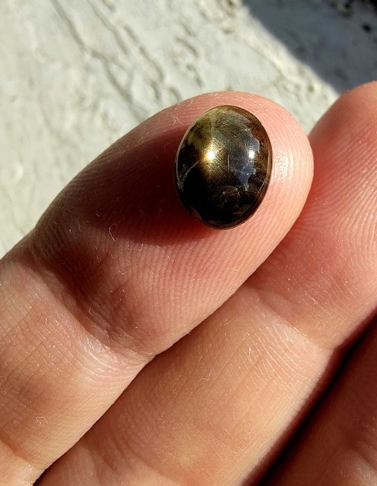 звёздчатый сапфир без наведения полупрозрачный