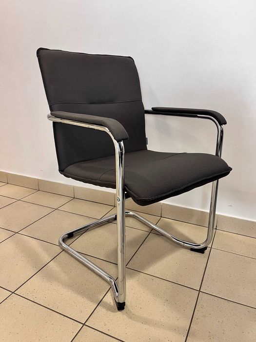 Krzesła biurowe konferencyjne z podłokietnikami – 4 sztuki | Warszawa