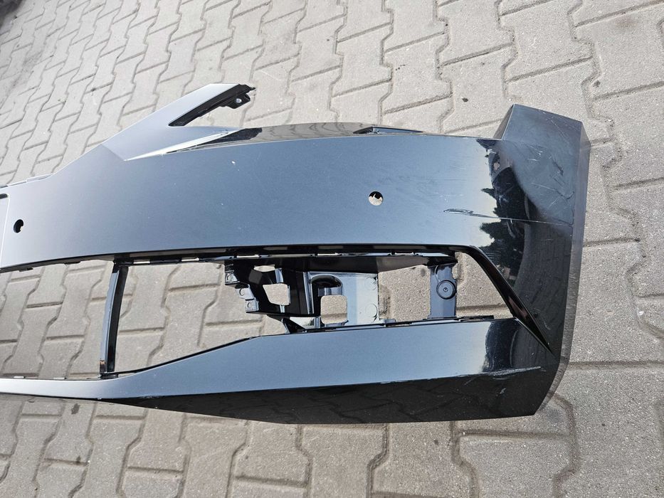 Skoda Superb III 3 zderzak przedni przód 8V0807221
