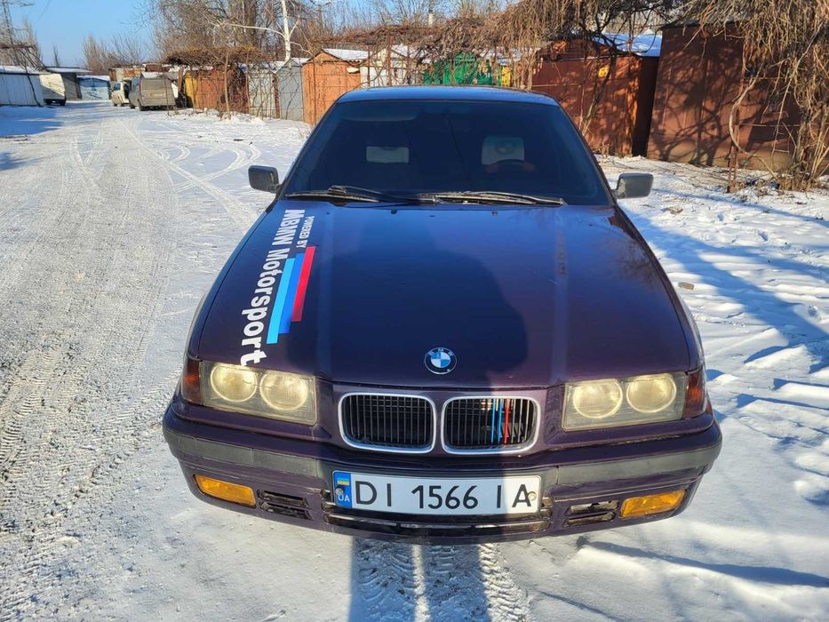 Продам BMW 3 1.8