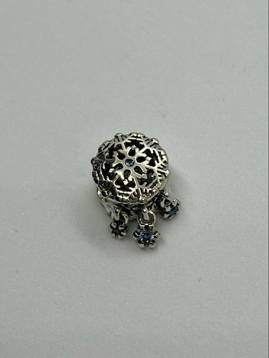 Srebrny charm's dwustronny śnieżynka srebro S925