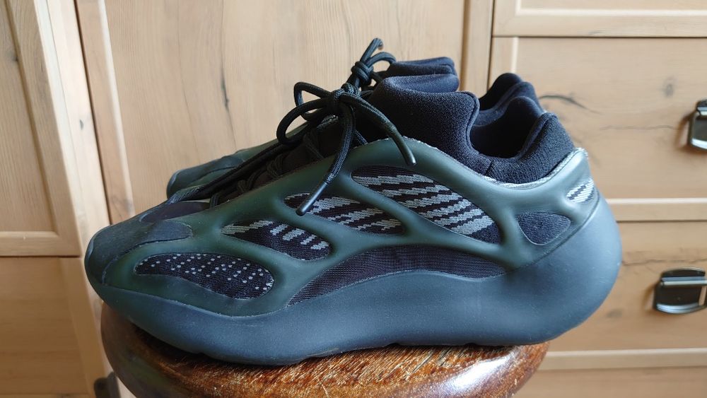 Yeezy 700 V3 Alvah