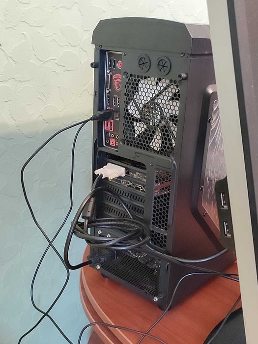 Персональний комп'ютер ігрового типу в комплекті