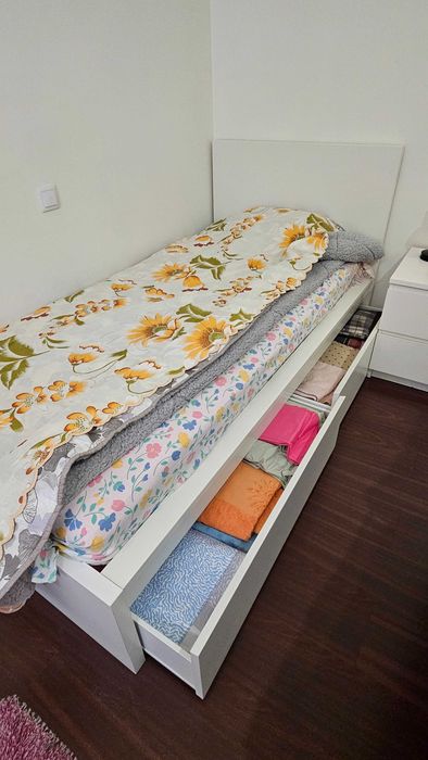 Cama Ikea com gavetas