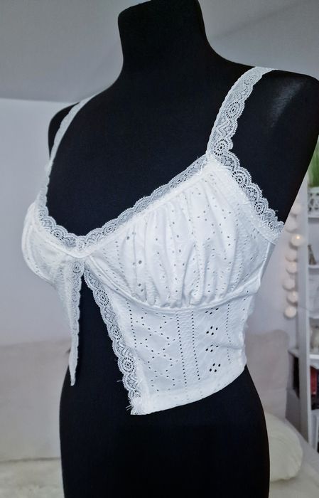 Crop top bialy"Shein".