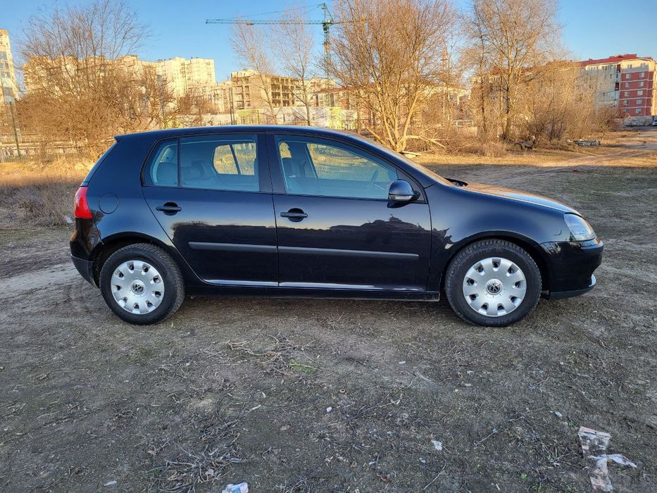 Volkswagen GOLF 5- 1,4Mpi бенз МКПП!