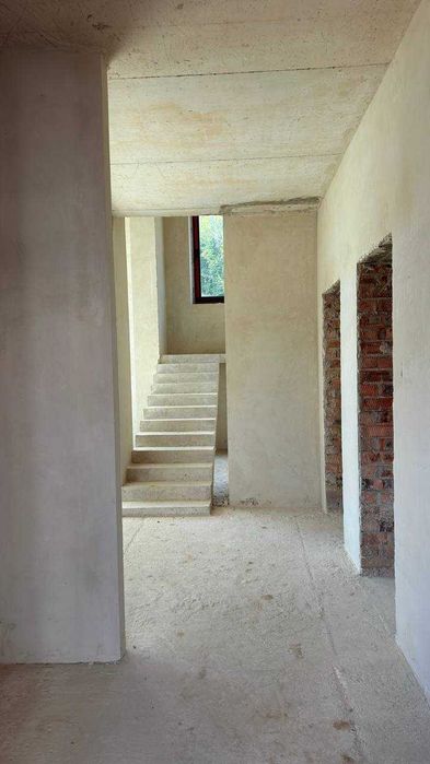 Просторий будинок, котедж в КМ