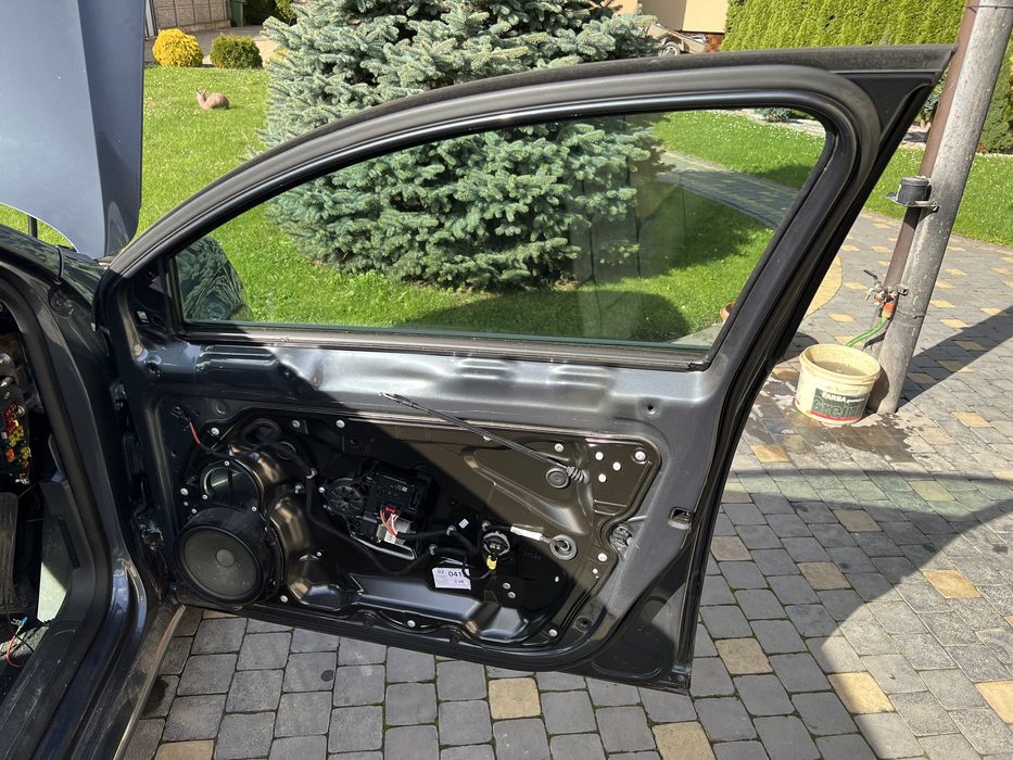 LK7X передня права дверка передні праві двері VW Passat B7 Європа