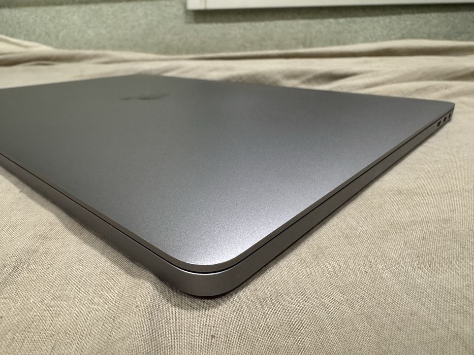 Macbook pro 16 2019-2020 i9/64/5600m 8gb