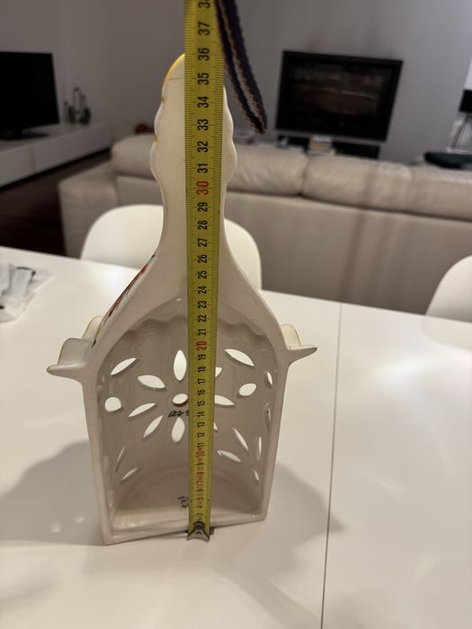 Lanterna de jardim em loiça