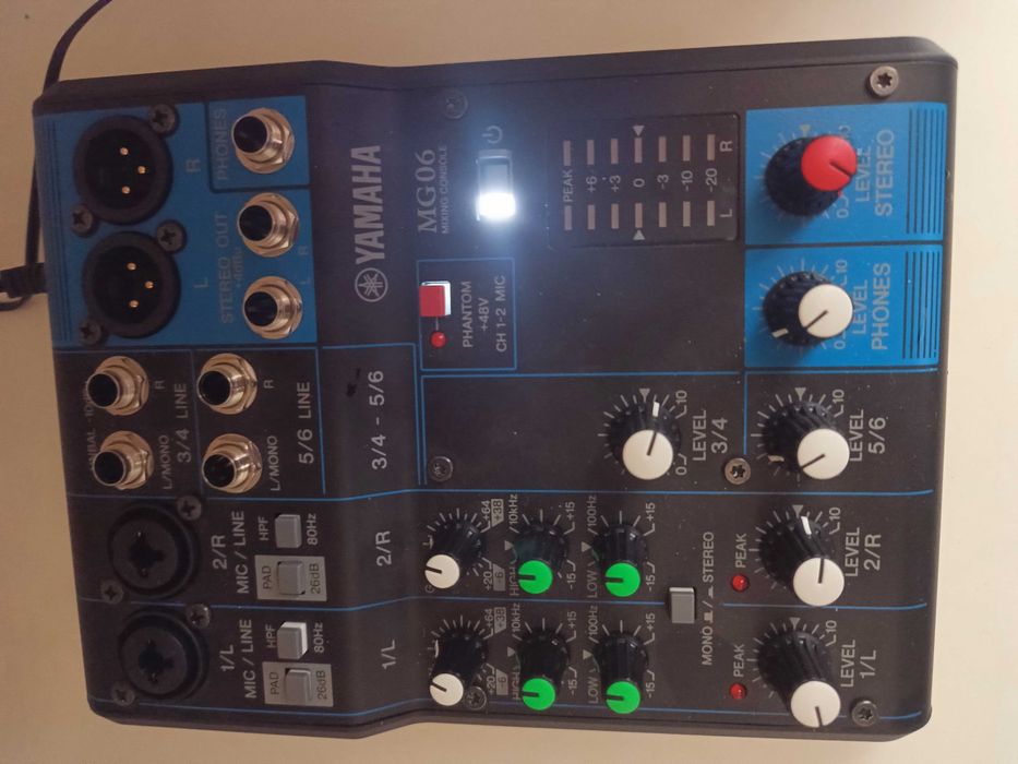 Mikser, kolumna aktywna, statyw do keyboard, pedał Chorus - ZESTAW