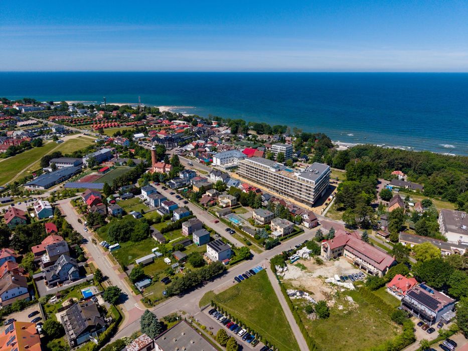 Jarosławiec kompleks turystyczny z basenem nad morzem