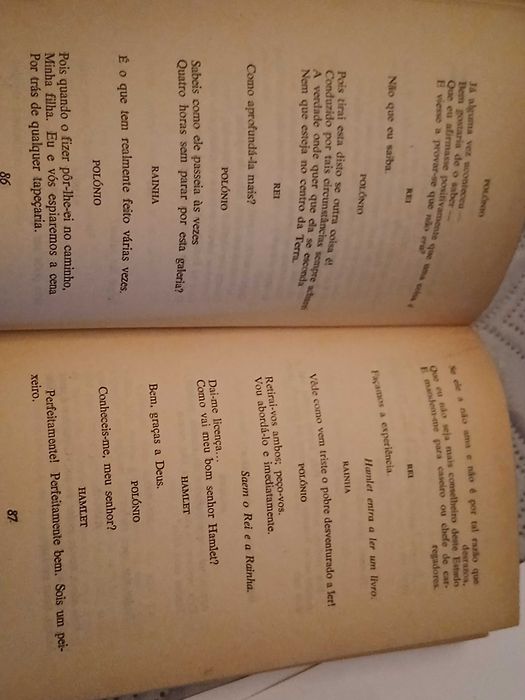 Livro "Hamlet", de William Shakespeare