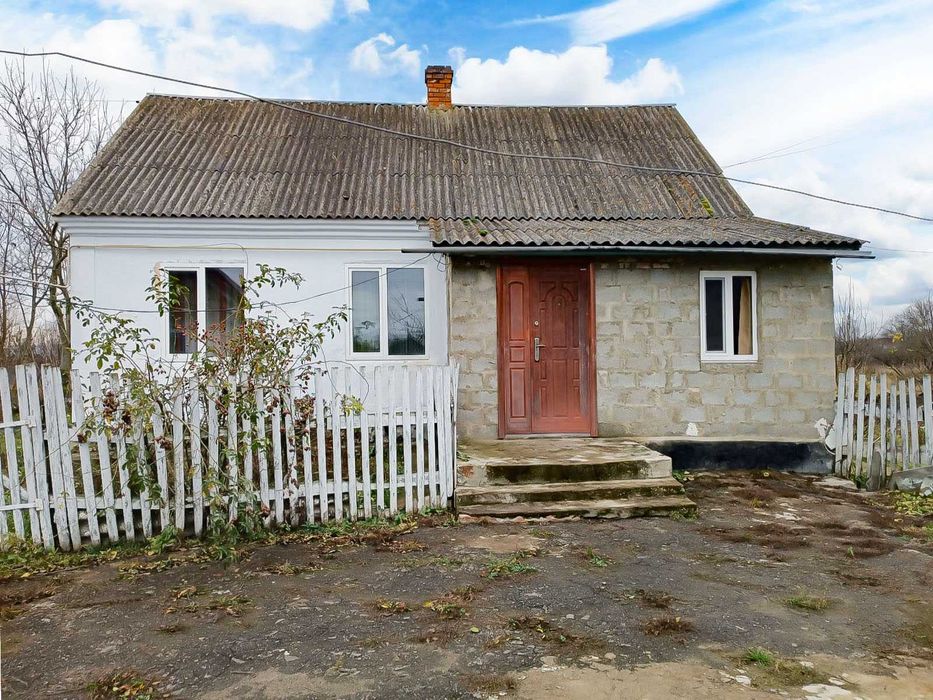 Цегляний будинок з ремонтом Рівненський район — Курозвани