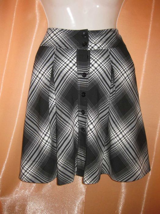 38 H&M модна об'ємна спідниця в клітинку з глибокими карманами юбка