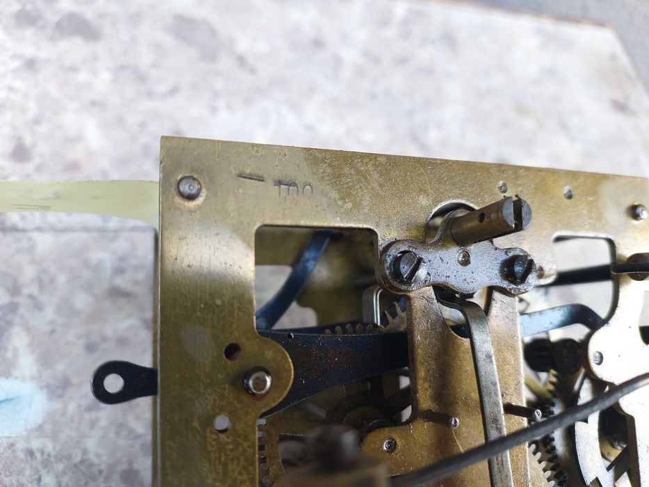 779 Mechanizm starego zegara ściennego Junghans 1918 do czyszczenia