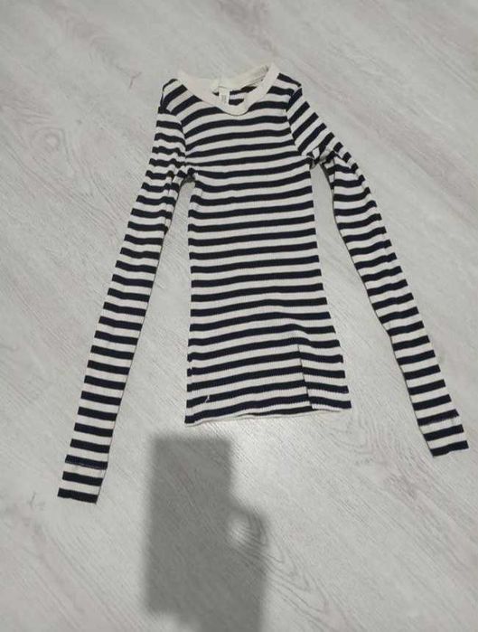 Лонслів в рубчик в темно сину полоску h&m xs