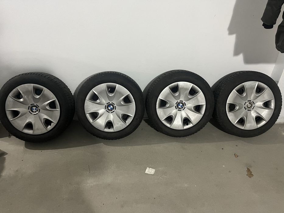 Bmw / Felgi 16" stalowe z kołpakami i oponami kleber zima / 5x120/72,6