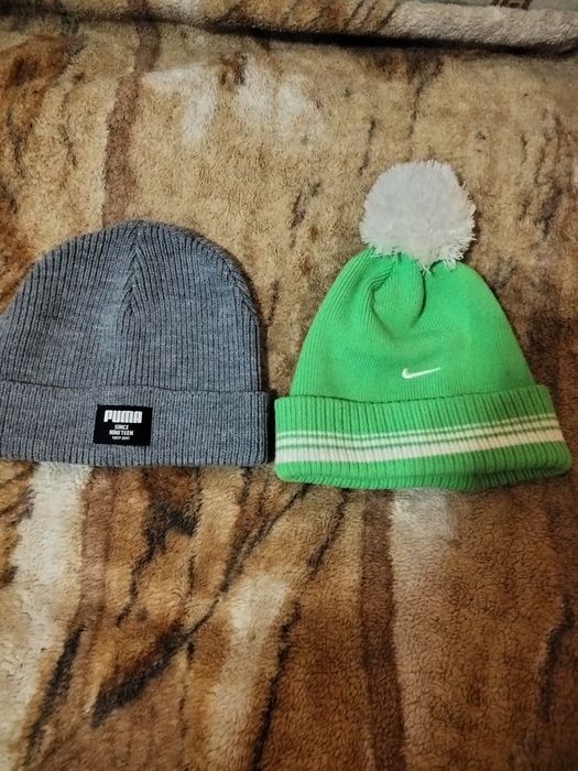 Две шапки  Puma и  Nike