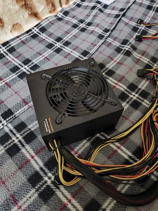 Thermaltake 530w,80plus.