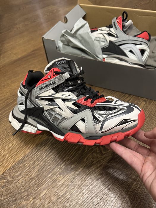 Нові Balenciaga Track 2