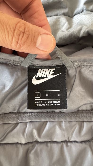 Casaco Nike L acolchoado cinza com capuz