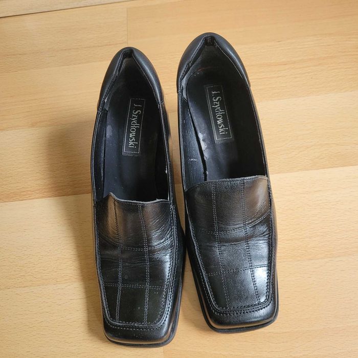 Eleganckie czarne pantofle damskie na obcasie