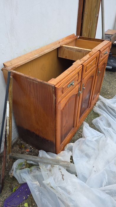 Móvel de Cozinha/Aparador em Madeira (Para Restauro)