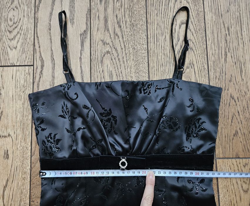 Nieużywana elegancka sukienka, czarna, Astry, rozm M