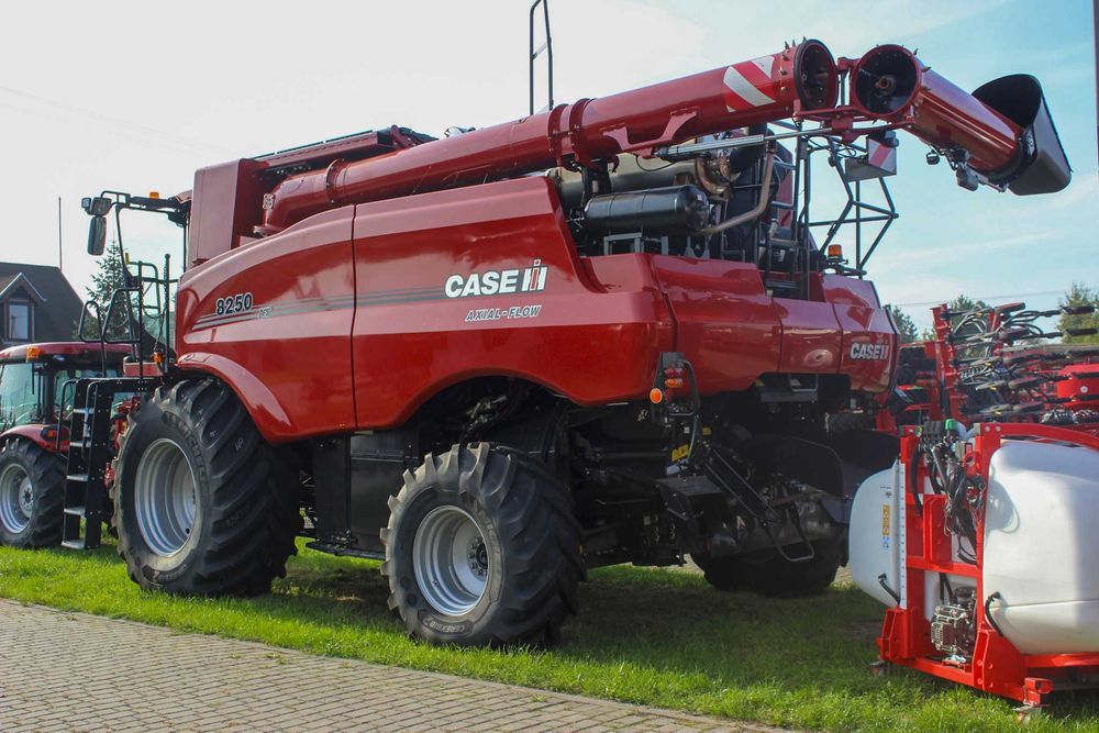 Kombajn rotorowy CASE IH 8250 nowy