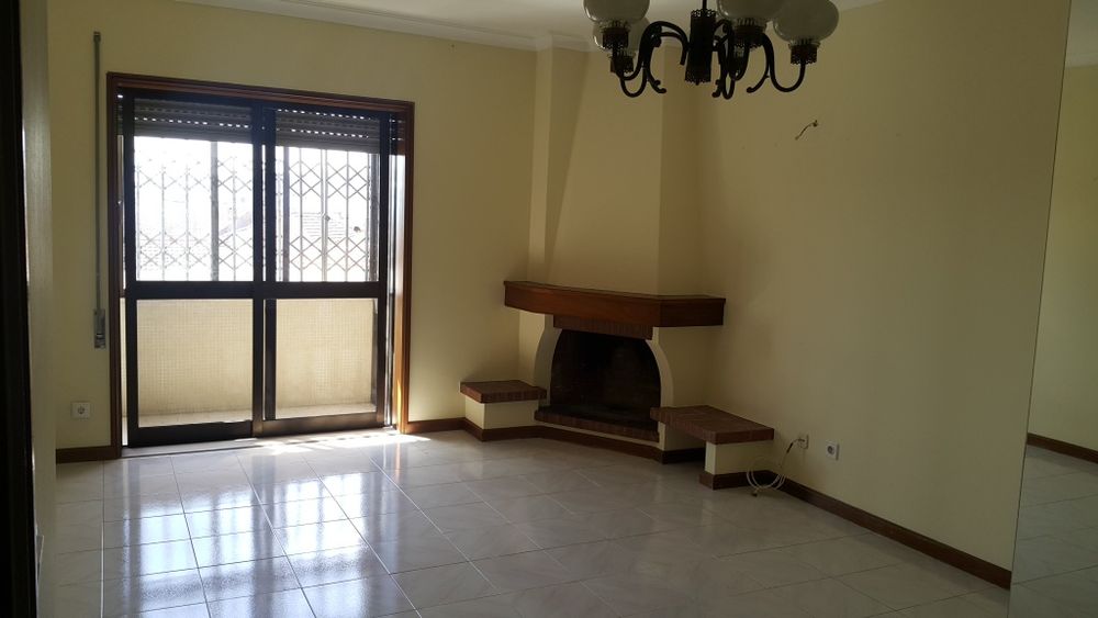 T2 com garagem box (Rio Tinto, Forno, perto da Areosa)