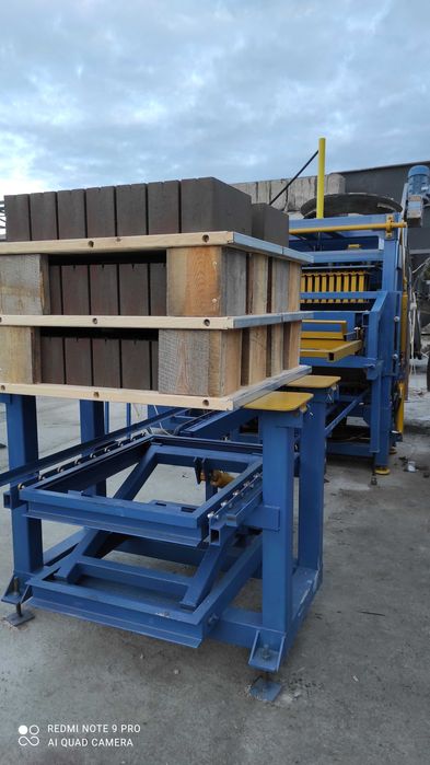 Вибропресс (полуавтоматическая линия) для  строительных блоков