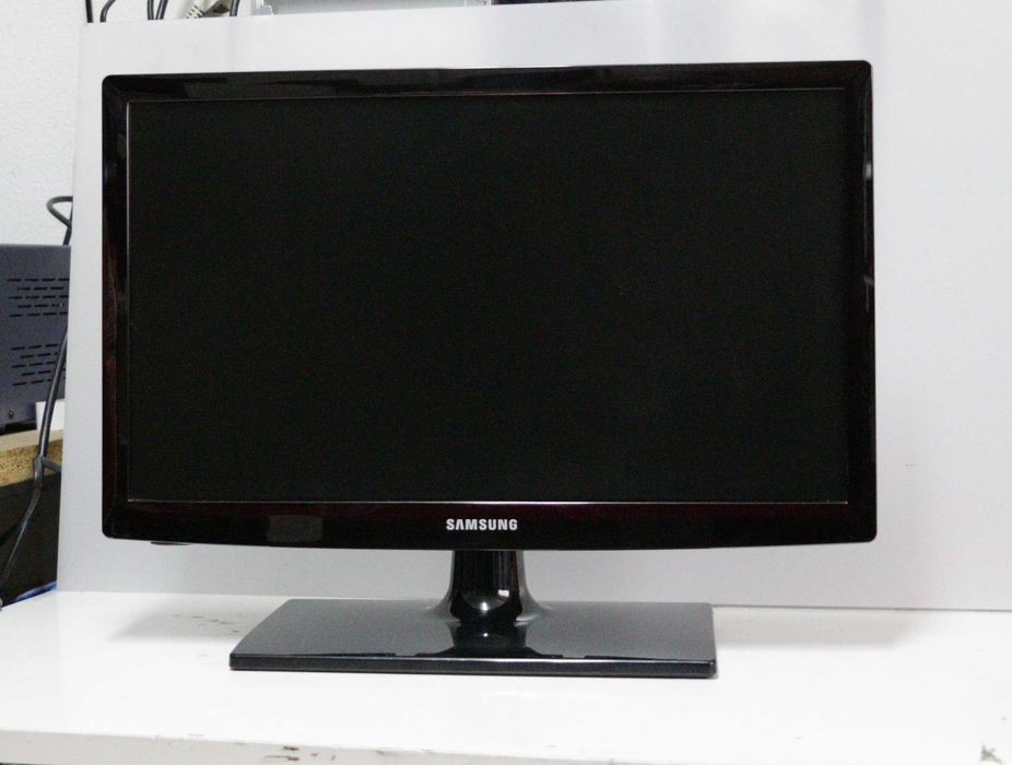 Pequena Tv Samsung 19"