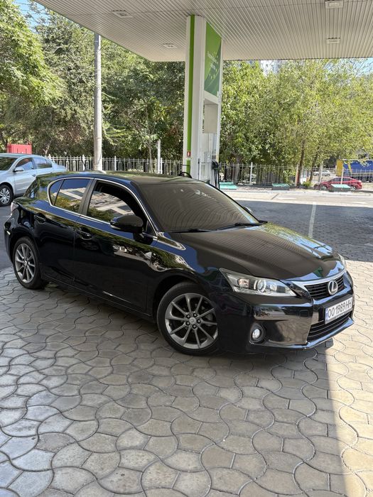Продам Lexus CT (гибрид)